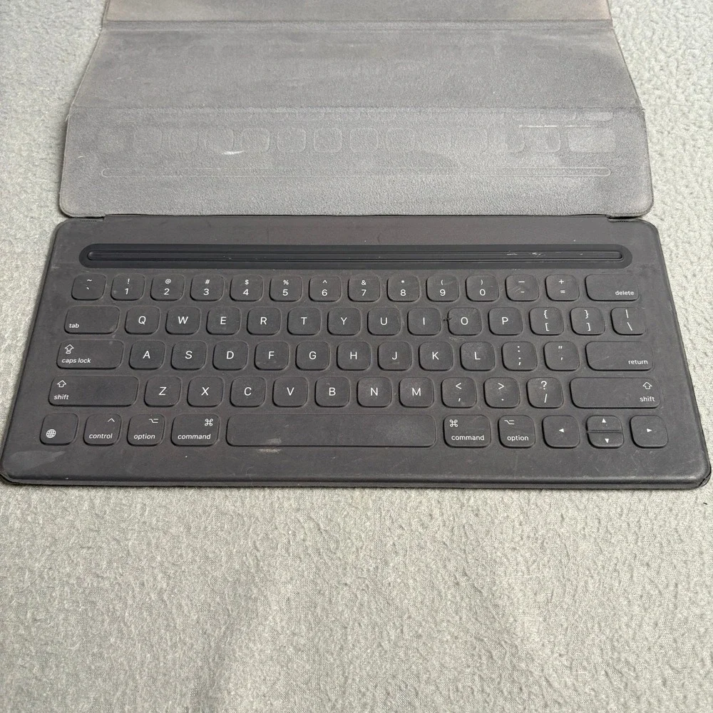 Apple smart keyboard